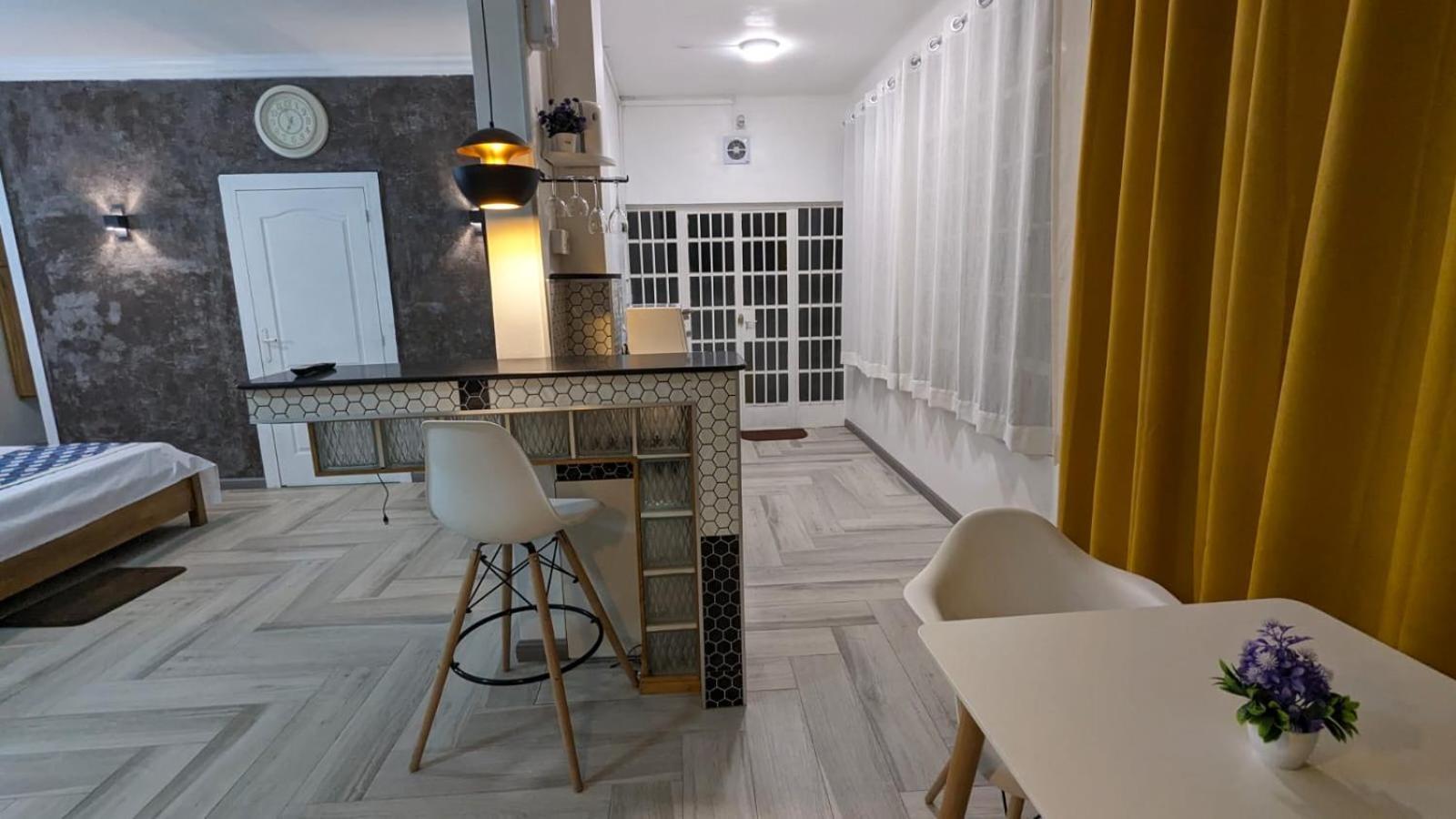 Happy House - Cosy Apartment With Private Pool And Walking Distance To Blue Bay Beach Extérieur photo