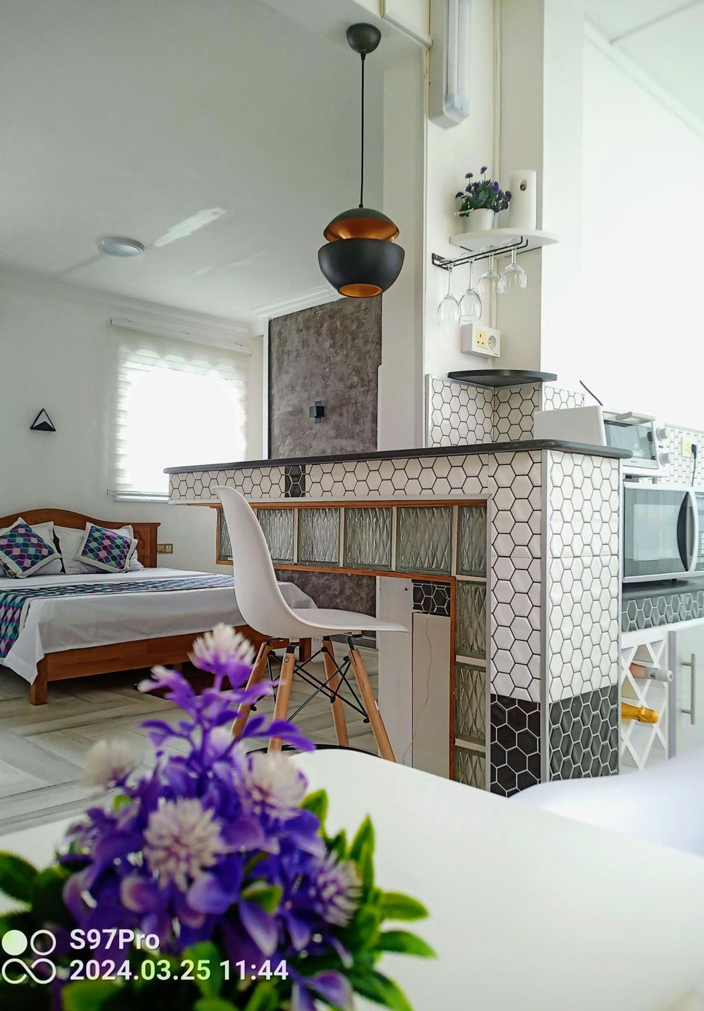 Happy House - Cosy Apartment With Private Pool And Walking Distance To Blue Bay Beach Extérieur photo